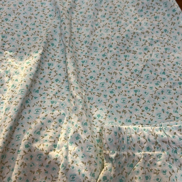 Medium LC Lauren Conrad pajama set short sleeve top and shorts dainty floral - Picture 2 of 3